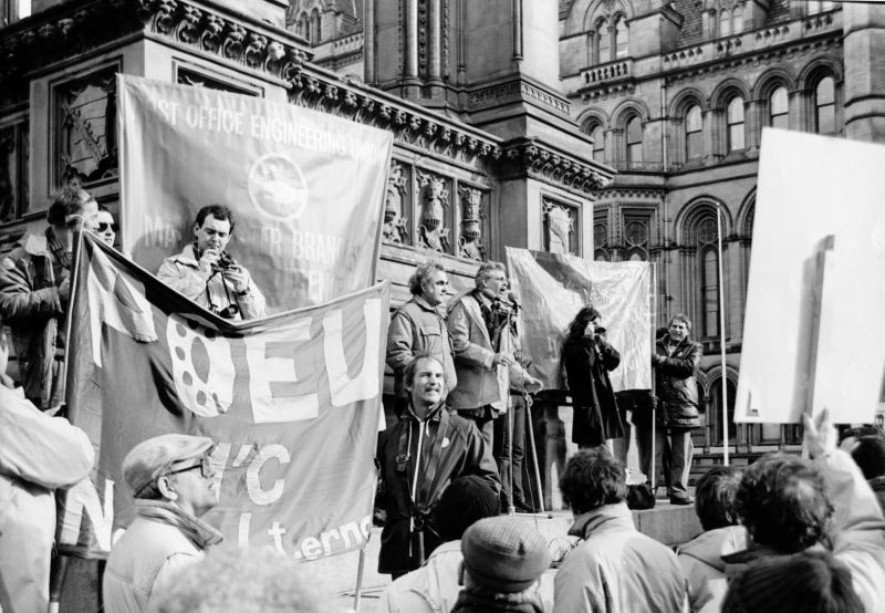 Harold Thomley addresses the crowd